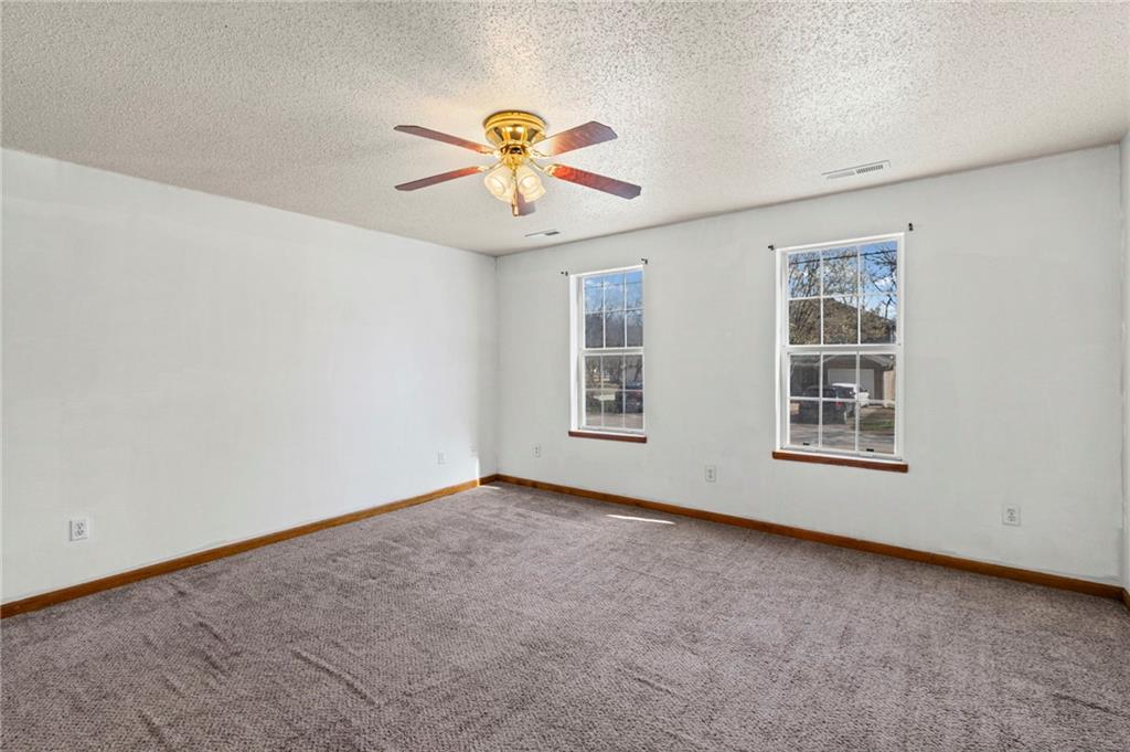 213 North 4th Street Clinton, MO 64735 - Photo 8 of 18