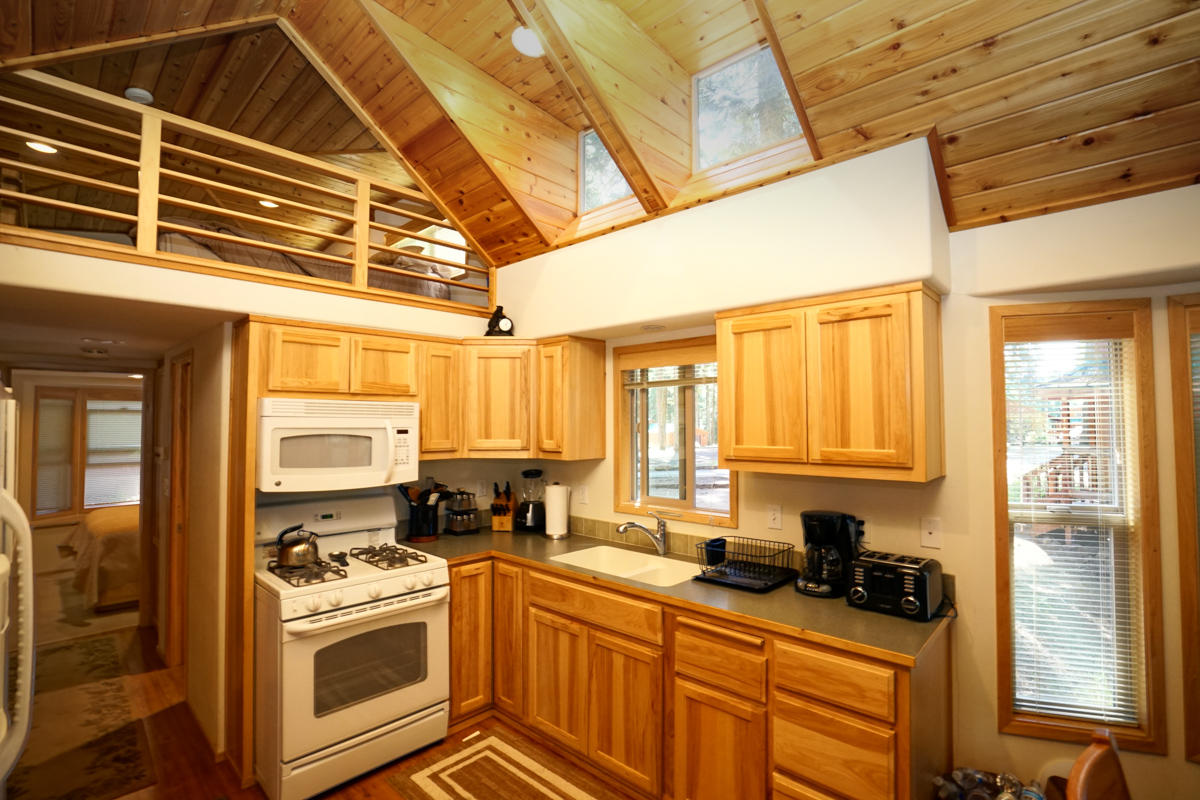 7979 Hyatt Prairie Road, Unit 40 Ashland, OR 97520 - Photo 10 of 21 Cabin_40_10