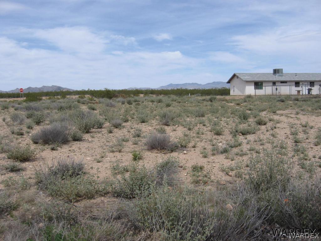 Tbd Nielsen Way Golden Valley, AZ 86413 - Photo 3 of 9 Lot looking north