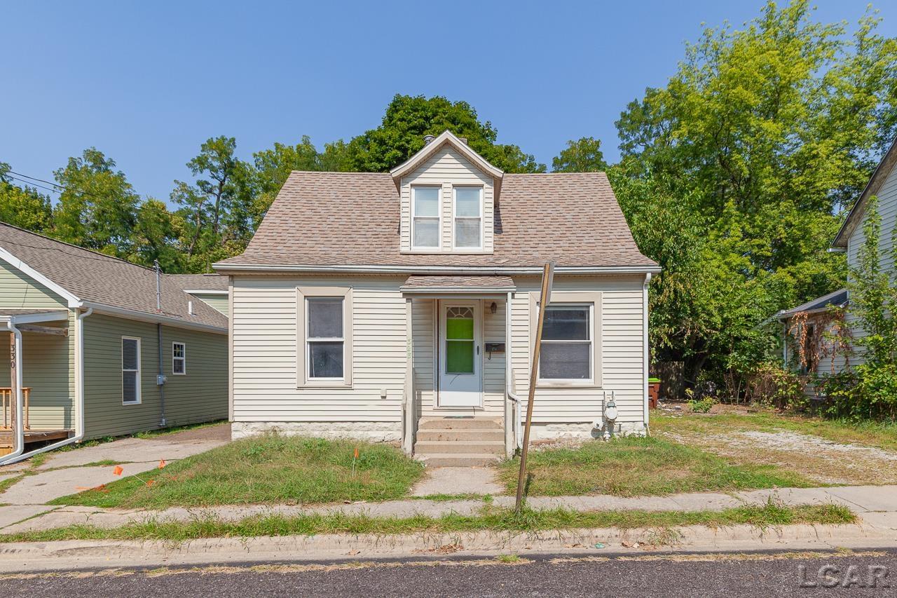 328 Crystal Spring Avenue Adrian, MI 49221 - Photo 2 of 24 50155313-49e48993-7321-4bfa-a99a-f0d1b47472dd.JPG