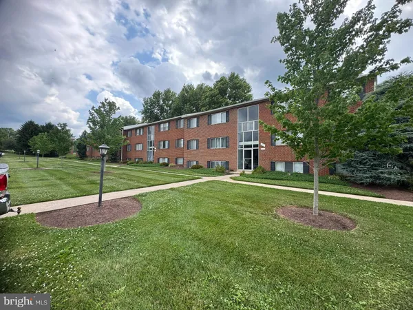 $1,550 | 3876 Shadywood Drive, Unit 8, Jefferson, MD 21755