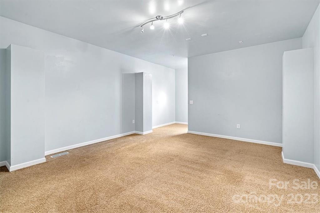 7275 Davidson Highway Concord, NC 28027 - Photo 30 of 47 an empty room with an entryway