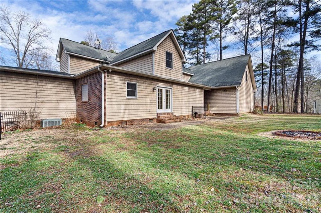 7275 Davidson Highway Concord, NC 28027 - Photo 34 of 47 a backyard of a house with table and chairs