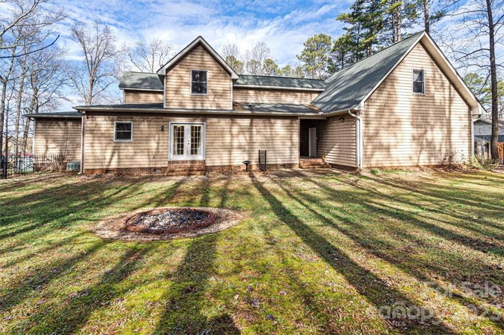 7275 Davidson Highway Concord, NC 28027 - Photo 35 of 47 a front view of a house with a yard