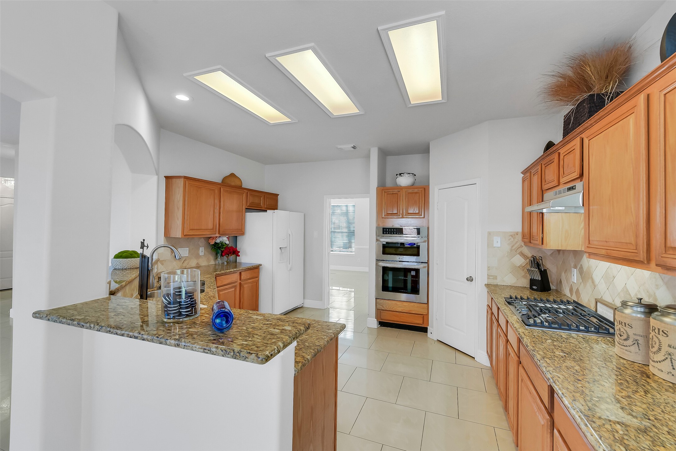 12426 Shadowpoint Drive Houston, TX 77082 - Photo 12 of 42 a kitchen with stainless steel appliances granite countertop a sink stove and refrigerator