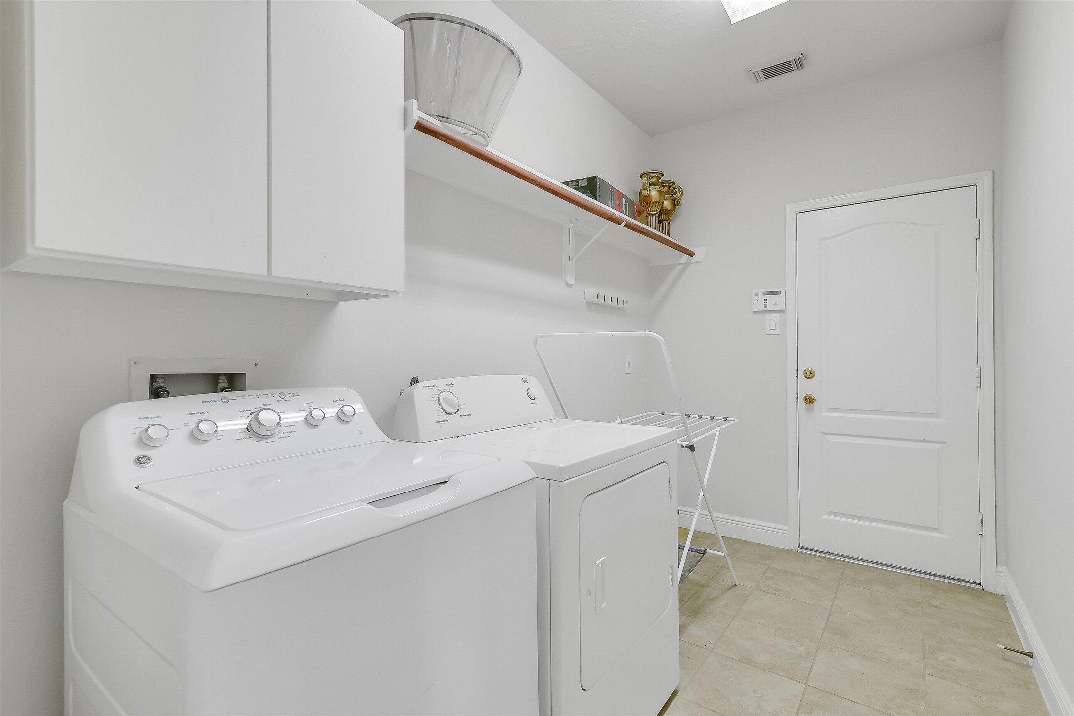 12426 Shadowpoint Drive Houston, TX 77082 - Photo 22 of 42 a utility room with dryer and washer
