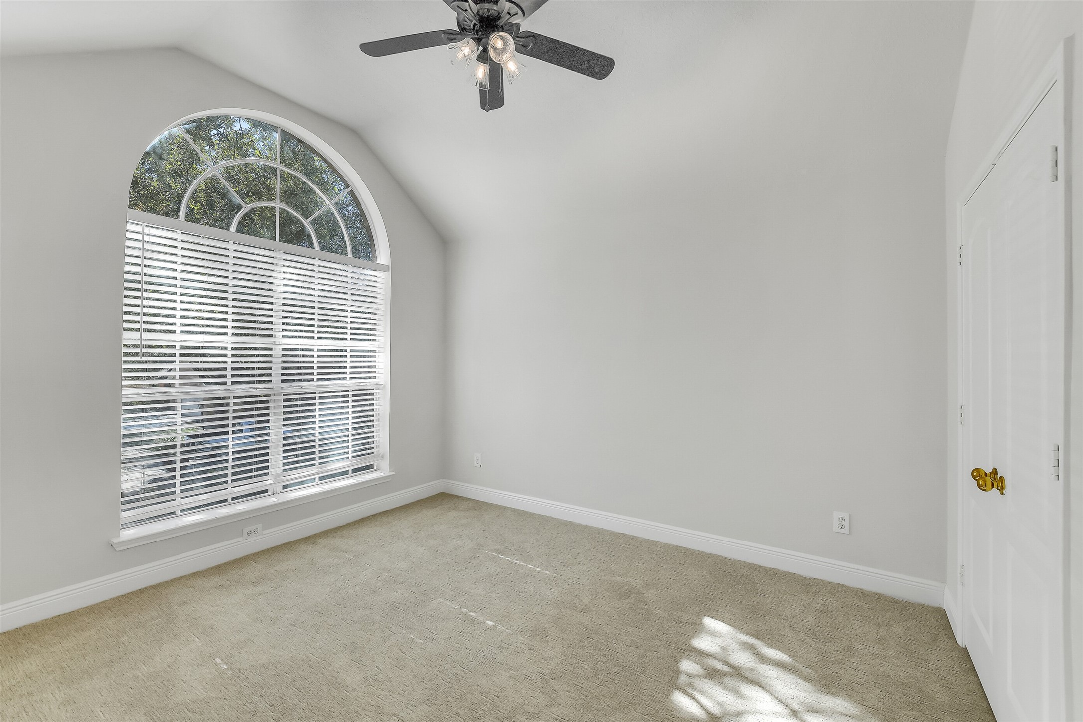 12426 Shadowpoint Drive Houston, TX 77082 - Photo 30 of 42 an empty room with a window