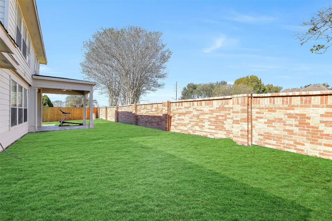12426 Shadowpoint Drive Houston, TX 77082 - Photo 36 of 42 a view of a backyard with garden