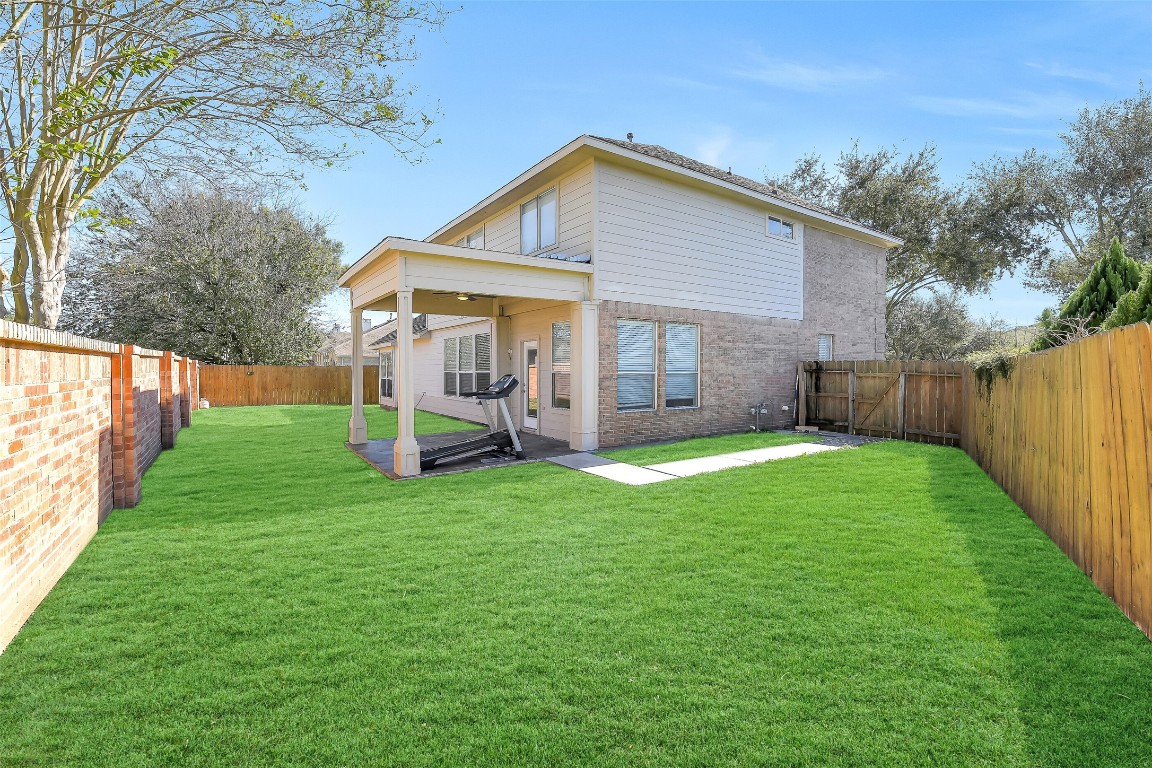12426 Shadowpoint Drive Houston, TX 77082 - Photo 38 of 42 a view of a house with a yard and sitting area