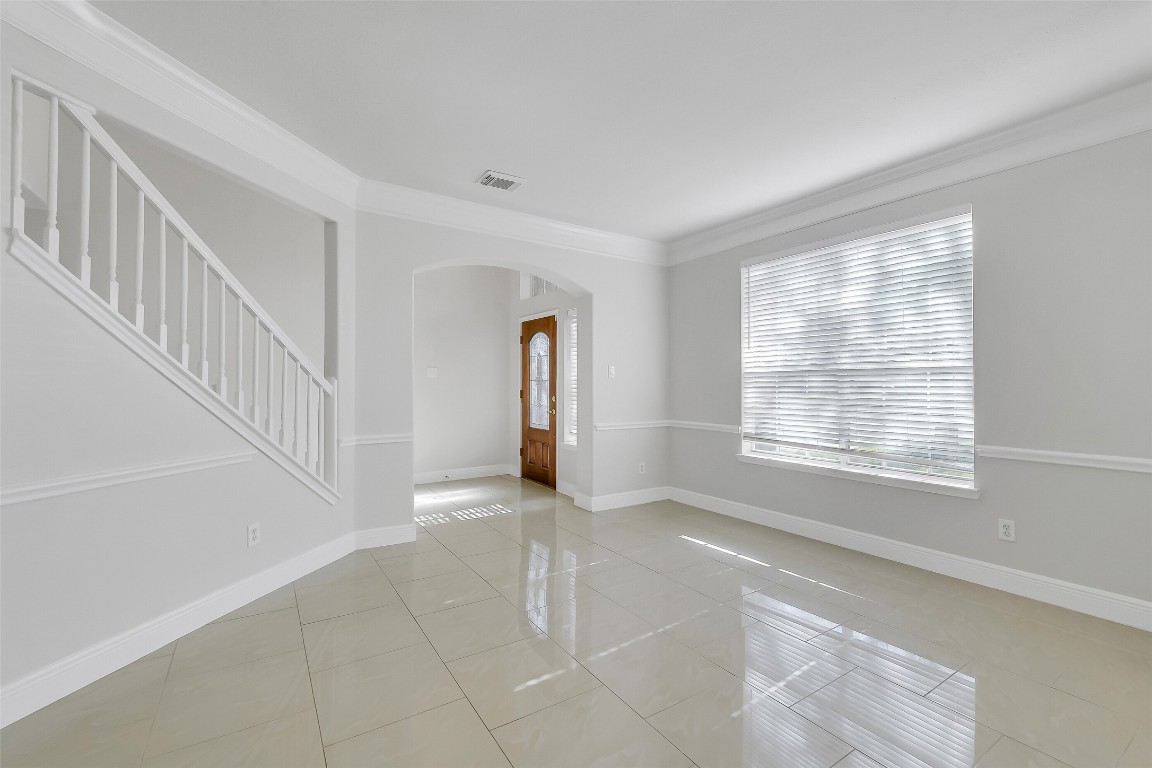 12426 Shadowpoint Drive Houston, TX 77082 - Photo 4 of 42 a view of an empty room with a window