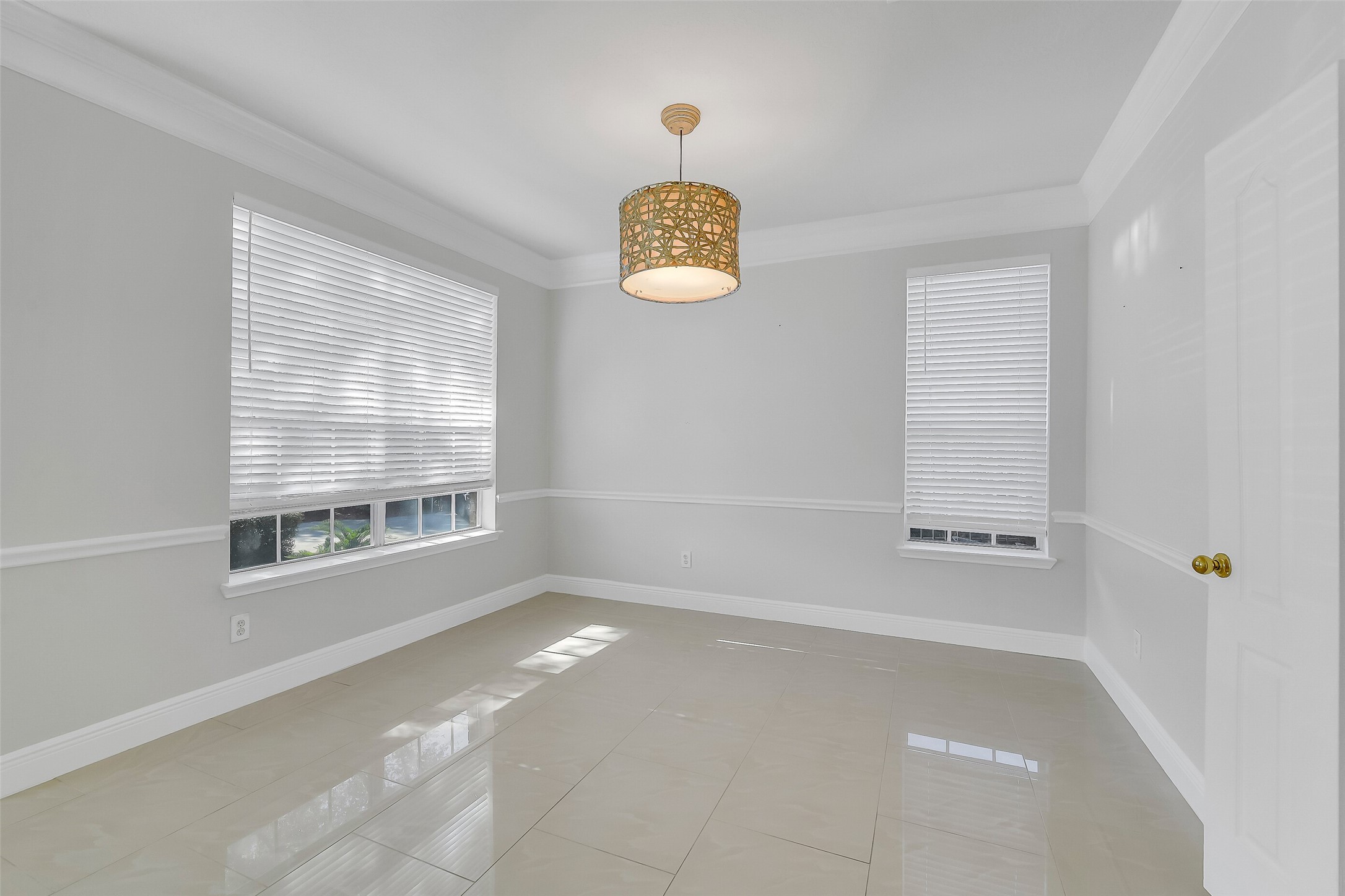 12426 Shadowpoint Drive Houston, TX 77082 - Photo 6 of 42 a view of an empty room with a window