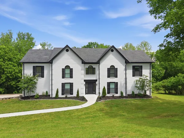$850,900 | 527 Cumberland Hills Drive, Hendersonville, TN 37075