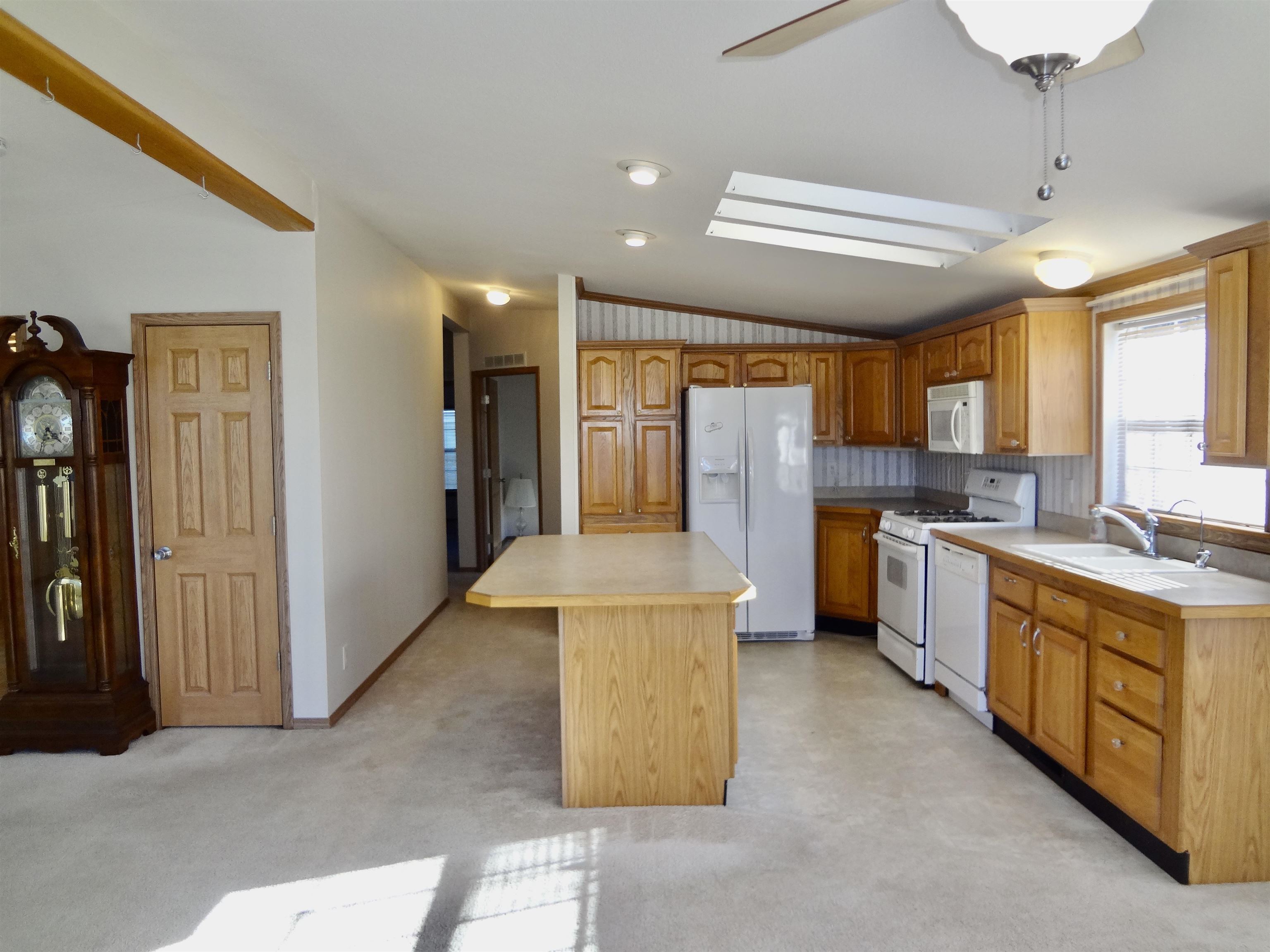 303 Old Lake Shore Road, Unit F2 Gilford, NH 03249 - Photo 5 of 37 Gallery Image 5