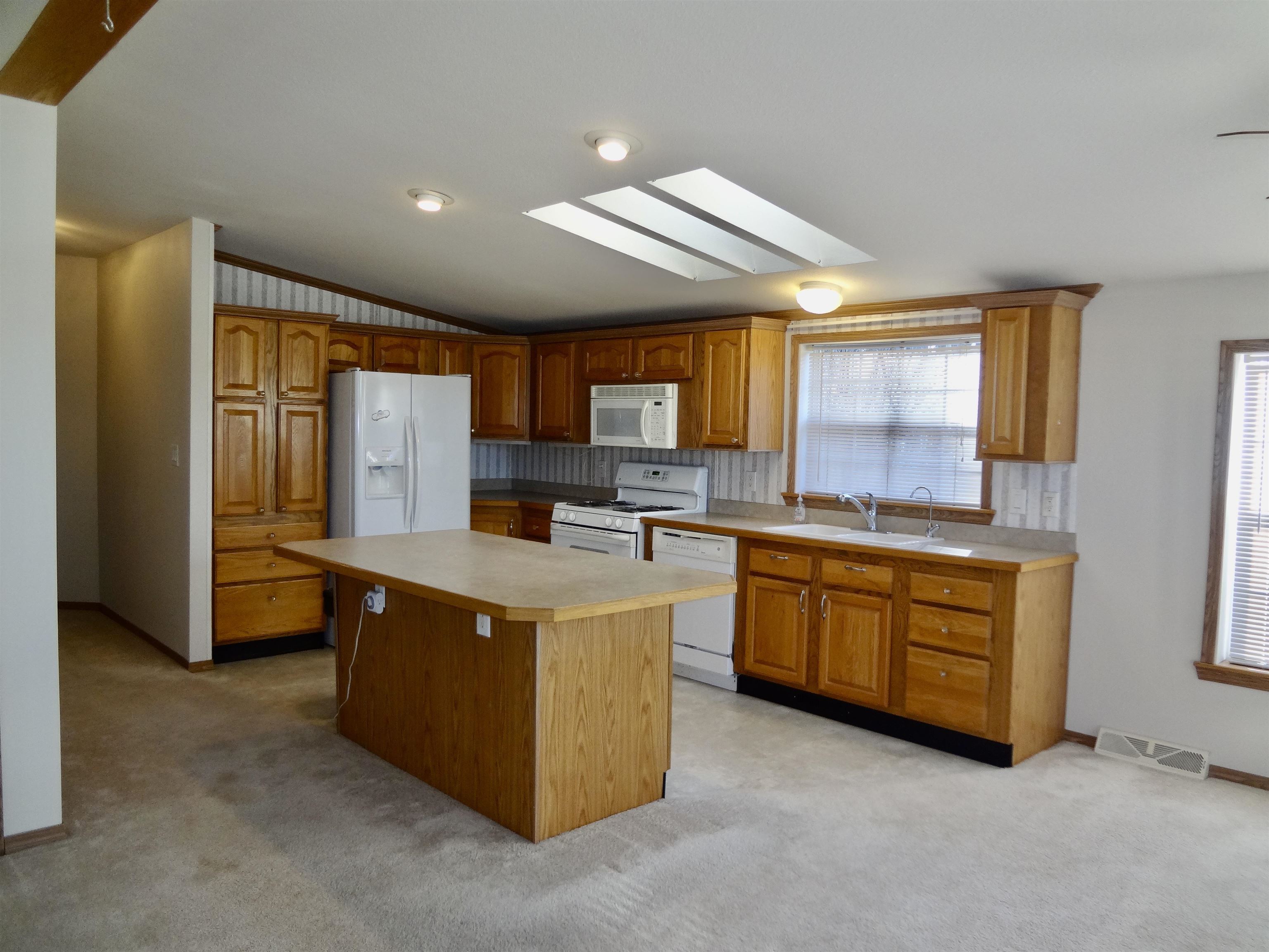 303 Old Lake Shore Road, Unit F2 Gilford, NH 03249 - Photo 7 of 37 Gallery Image 7