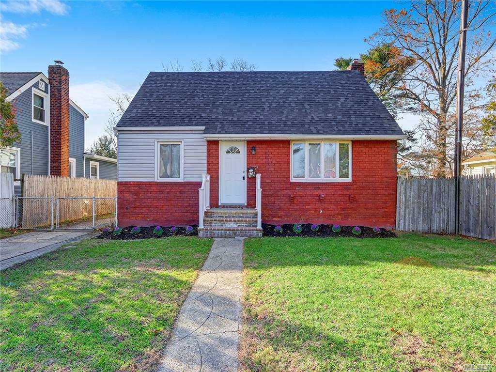 536 Liberty Street, Uniondale, NY 11553 Compass