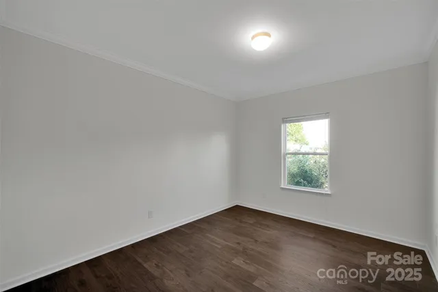 a view of livingroom with furniture