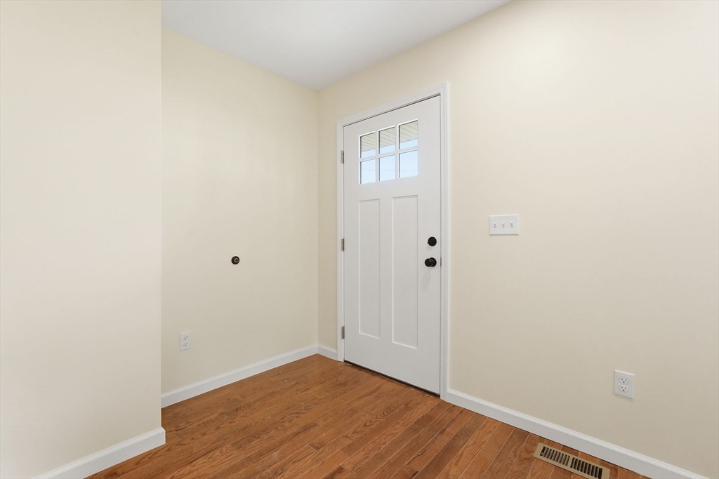 44-42 Gilbert Avenue Springfield, MA 01119 - Photo 4 of 32 Gallery Image 4
