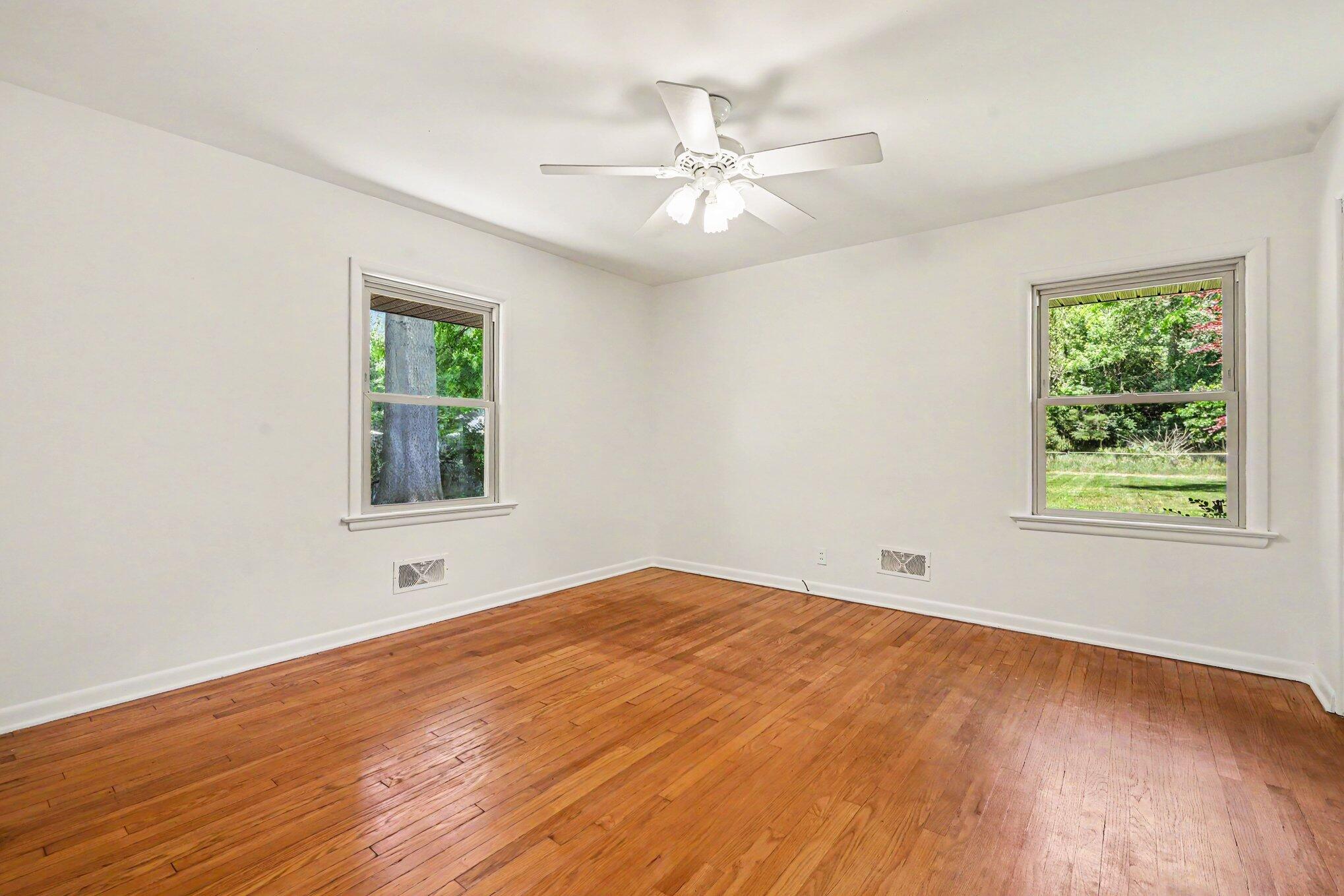 2556 Angling Road Kalamazoo, MI 49008 - Photo 11 of 26 011_file_1555