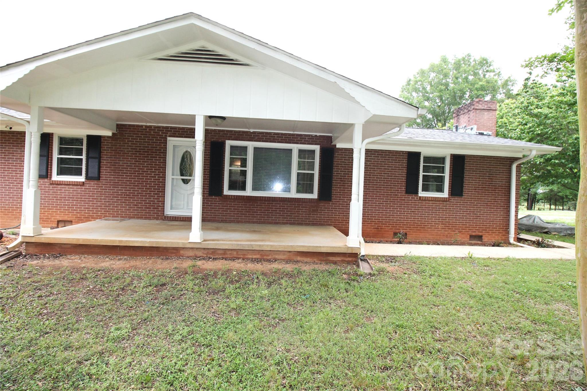 203 Ratchford Farm Road Gastonia, NC 28056 - Photo 2 of 38 a backyard of a house