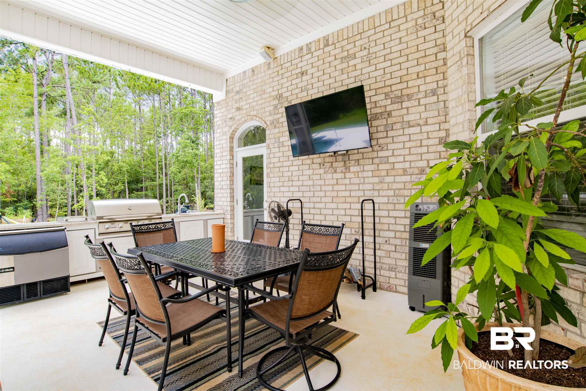 5351 Millhouse Road Gulf Shores, AL 36542 - Photo 35 of 42 Outdoor Dining