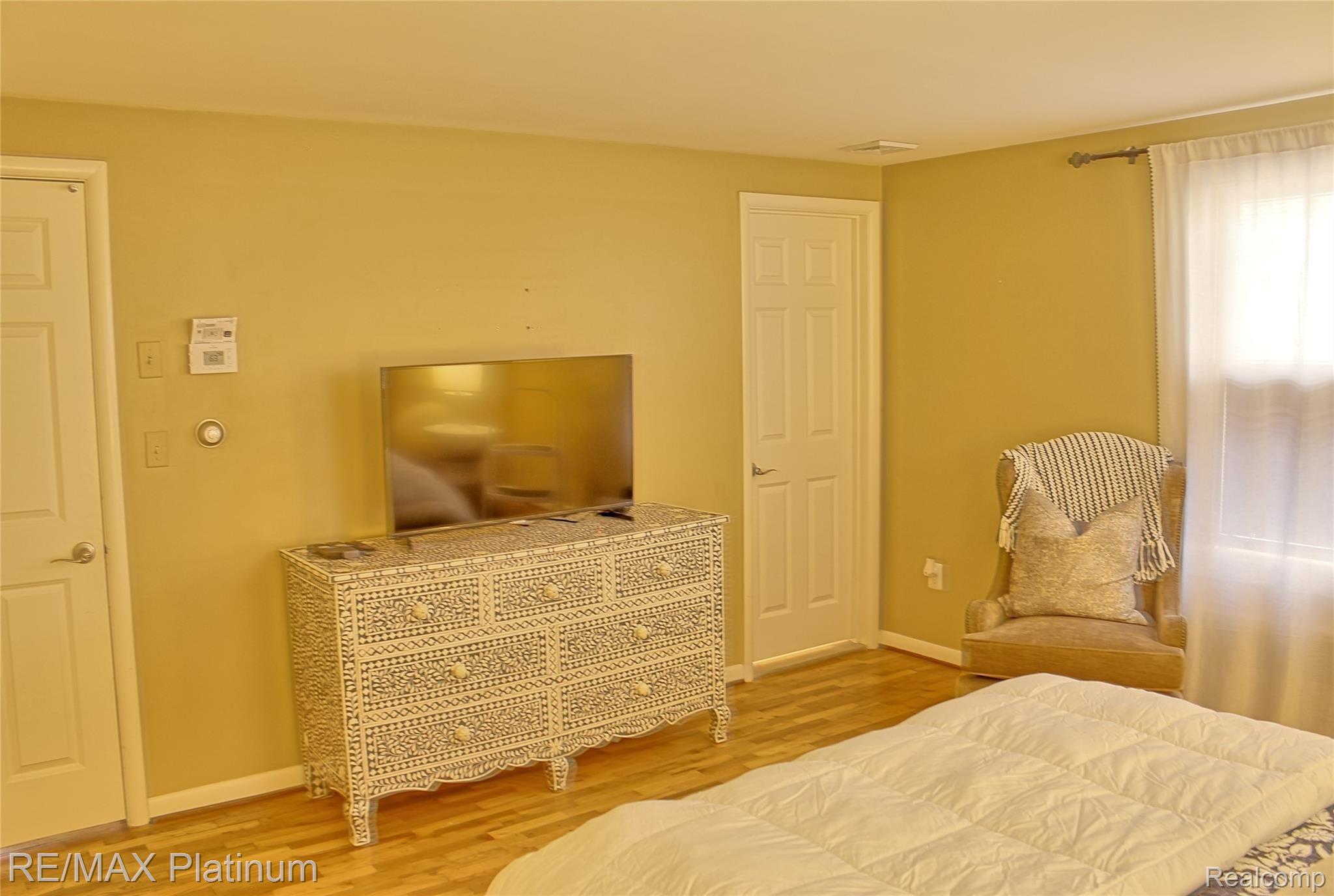 625 Spring Valley Road Ann Arbor, MI 48105 - Photo 41 of 75 PrimaryBedEns.jpg