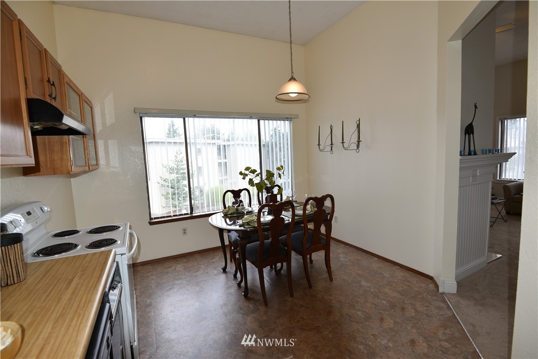 1175 Harrington Place Northeast, Unit 301 Renton, WA 98056 - Photo 4 of 12 Gallery Image 4