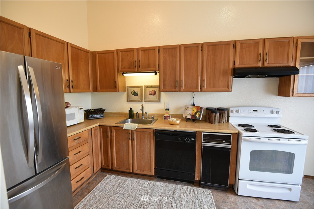 1175 Harrington Place Northeast, Unit 301 Renton, WA 98056 - Photo 5 of 12 Gallery Image 5