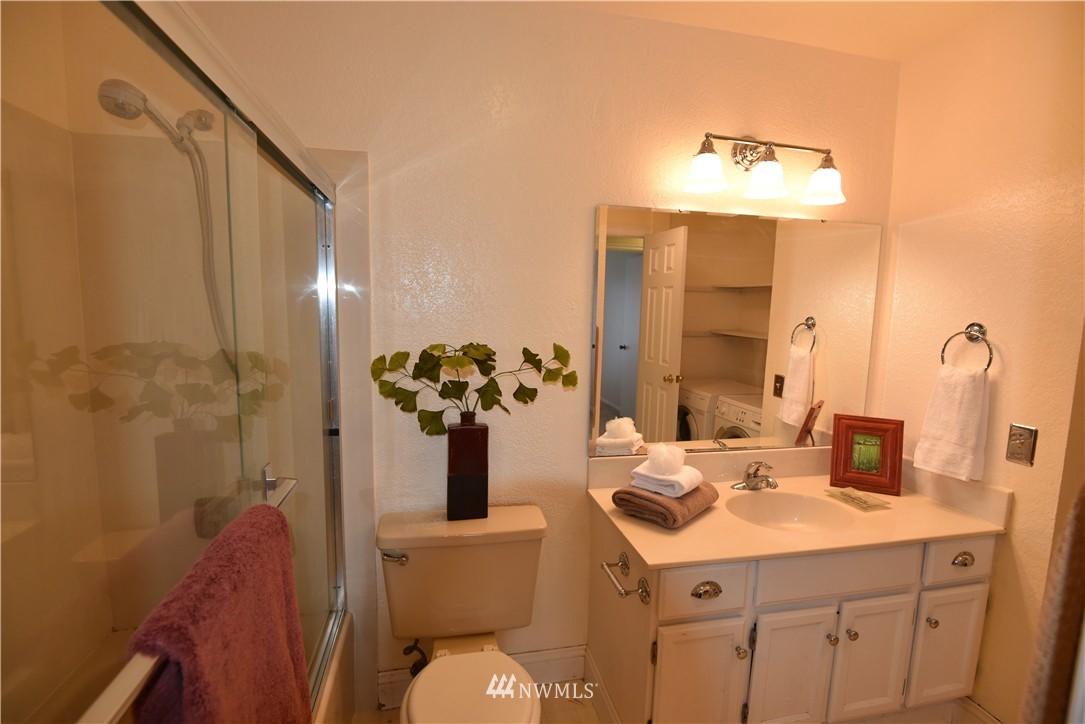 1175 Harrington Place Northeast, Unit 301 Renton, WA 98056 - Photo 7 of 12 Gallery Image 7