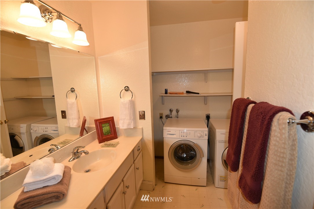 1175 Harrington Place Northeast, Unit 301 Renton, WA 98056 - Photo 8 of 12 Gallery Image 8