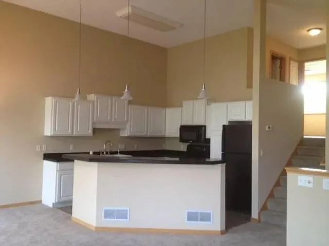 $2,250 | 20167 Homefire Way, Lakeville, MN 55044