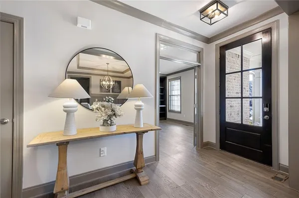 a large kitchen with kitchen island a large island in it