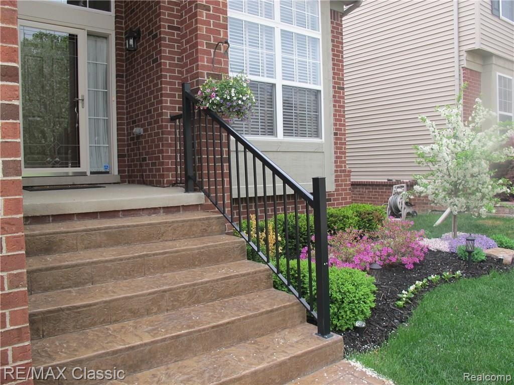 27457 Cromwell Road Novi, MI 48374 - Photo 28 of 44 Front summer 5.JPG