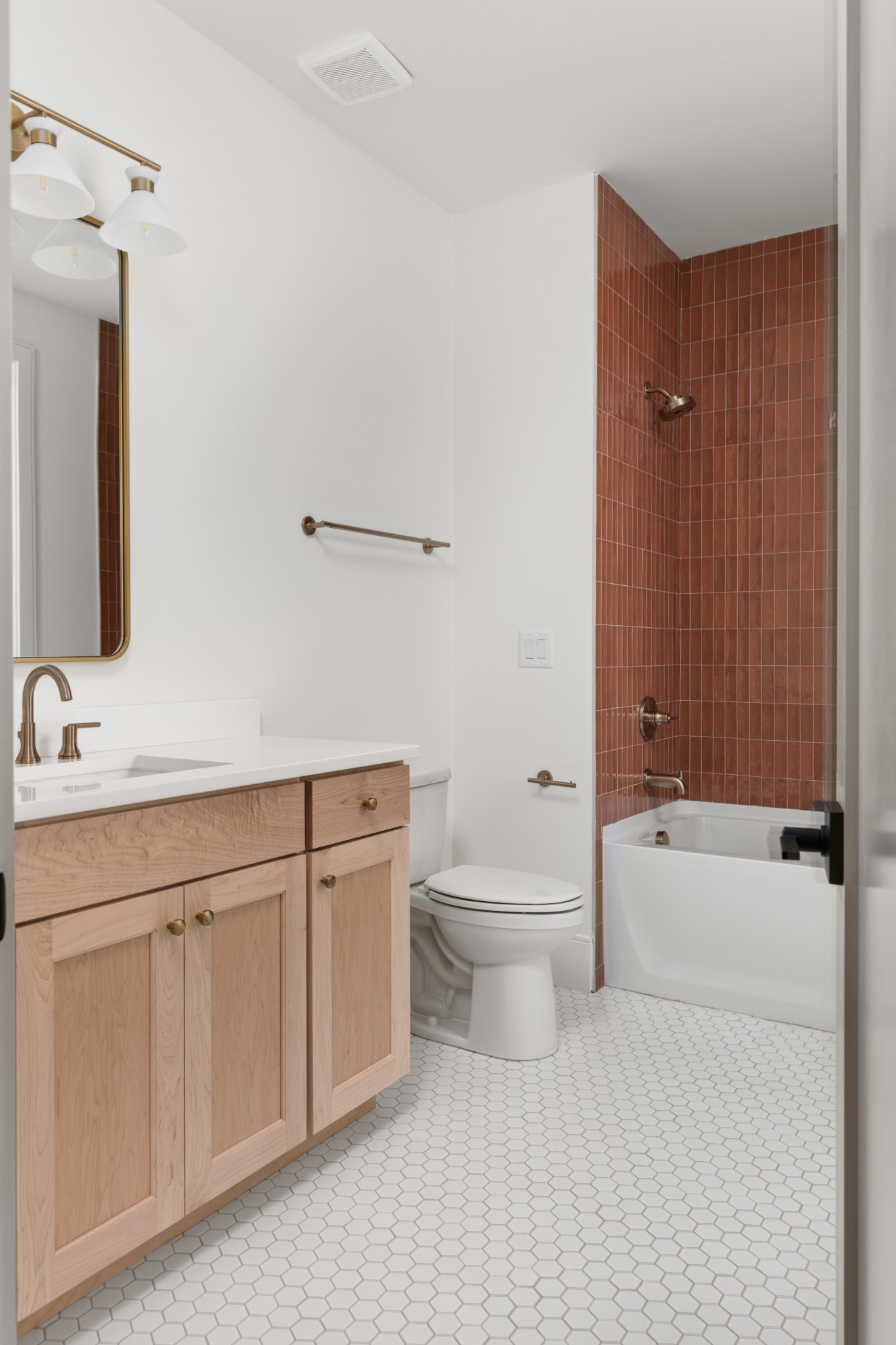 706 Brook Hollow Road Nashville, TN 37205 - Photo 44 of 55 a bathroom with a toilet a sink and bathtub