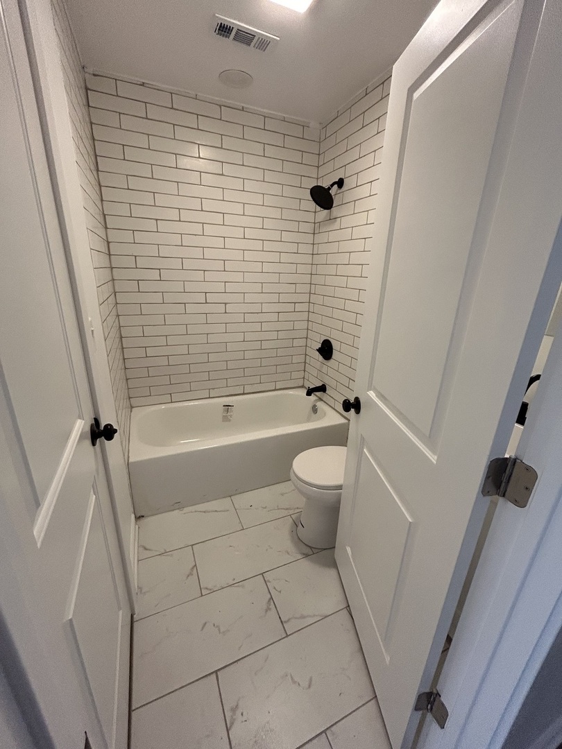 6016 South St Lawrence Avenue, Unit 1 Chicago, IL 60637 - Photo 13 of 16 a bathroom with a bathtub and toilet