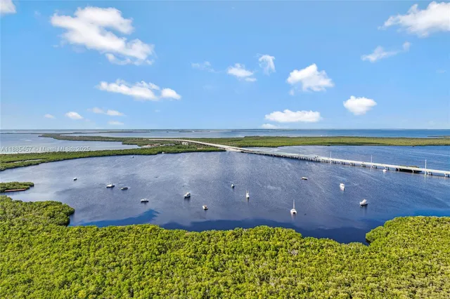 $3,400 | 945 Plantation Road, Unit 945, Key Largo, FL 33037