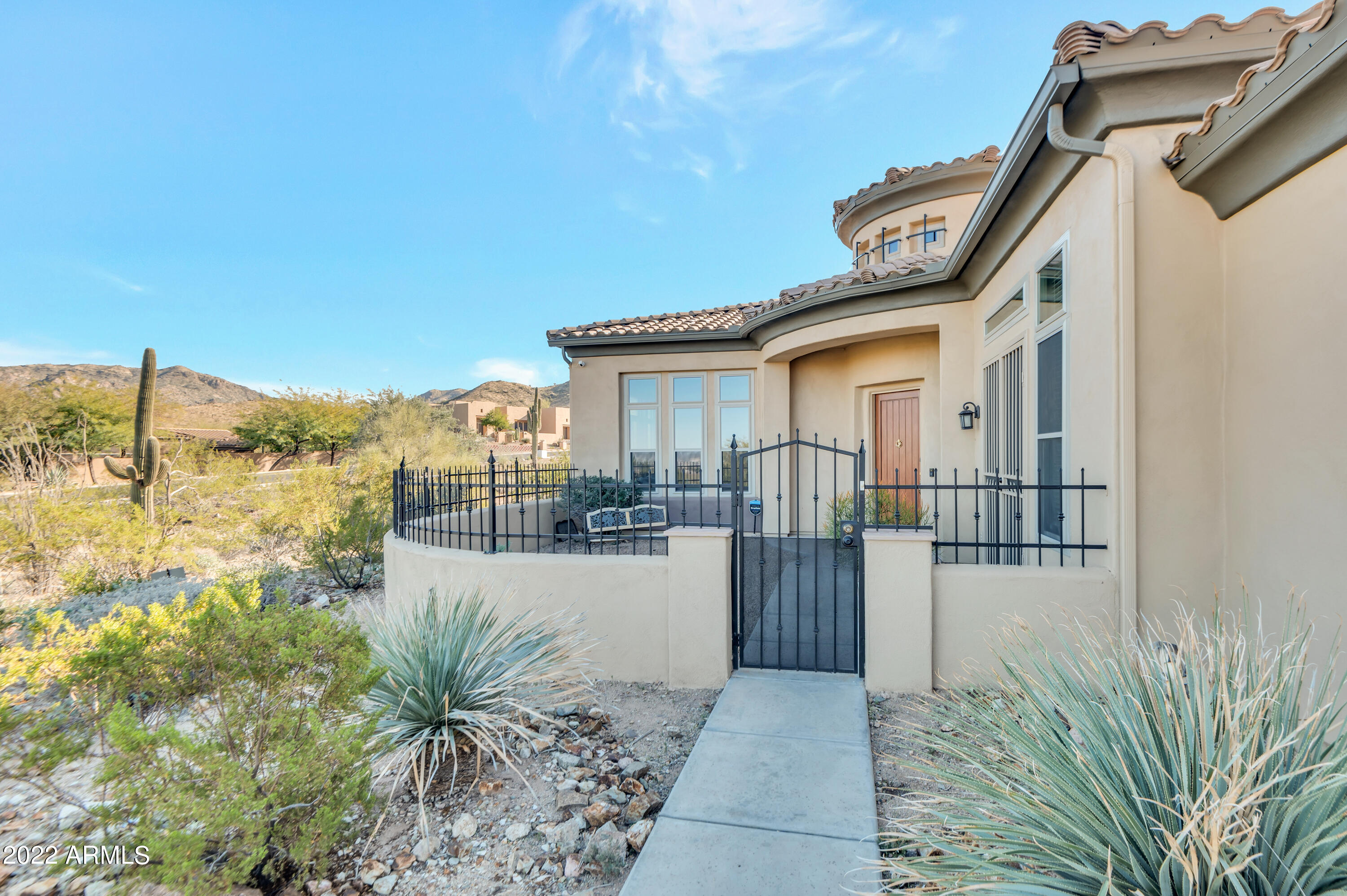 1725 West Pearce Road Phoenix, AZ 85041 - Photo 2 of 33 Courtyard Entry