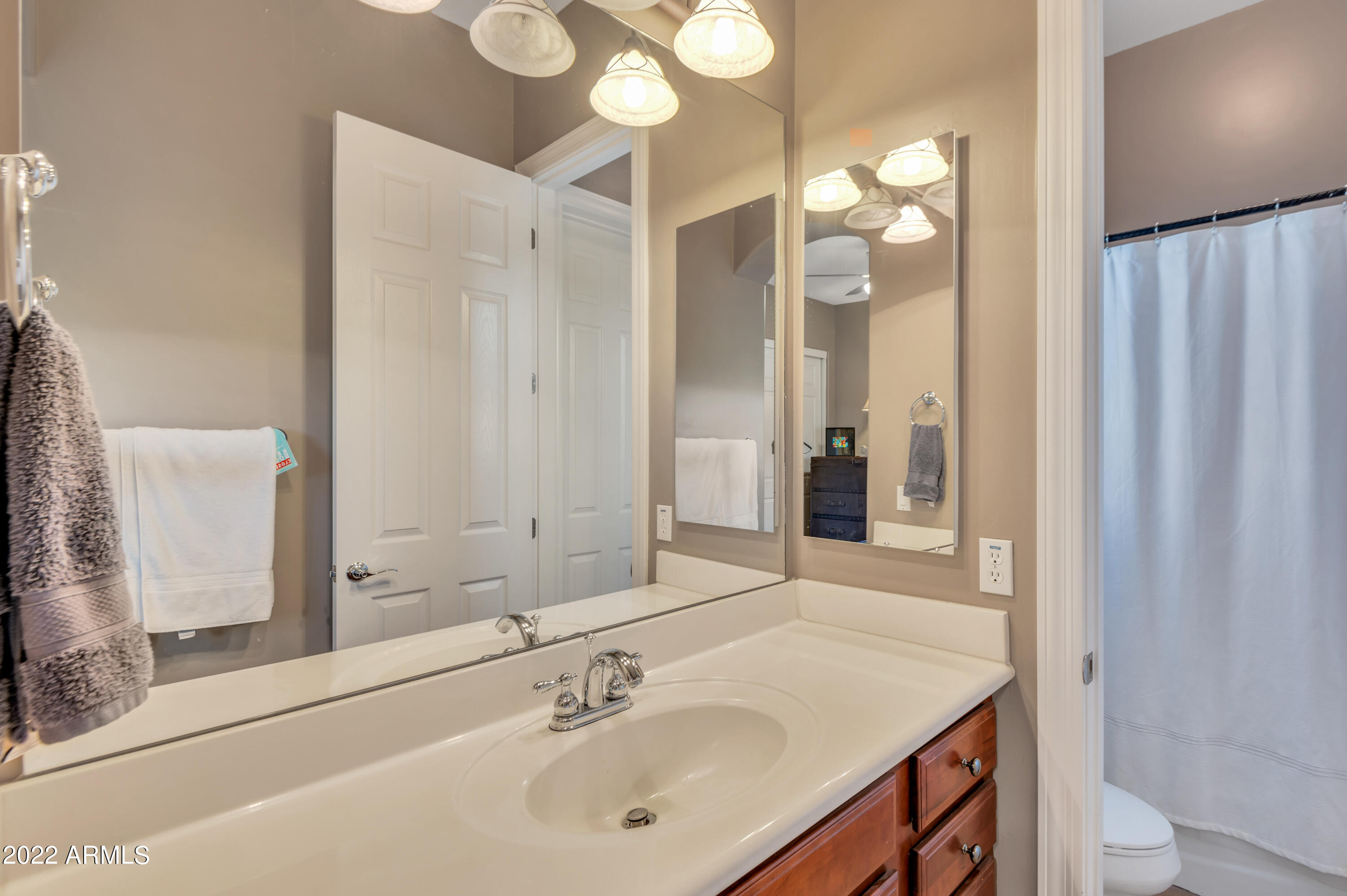 1725 West Pearce Road Phoenix, AZ 85041 - Photo 33 of 33 Secondary Bath