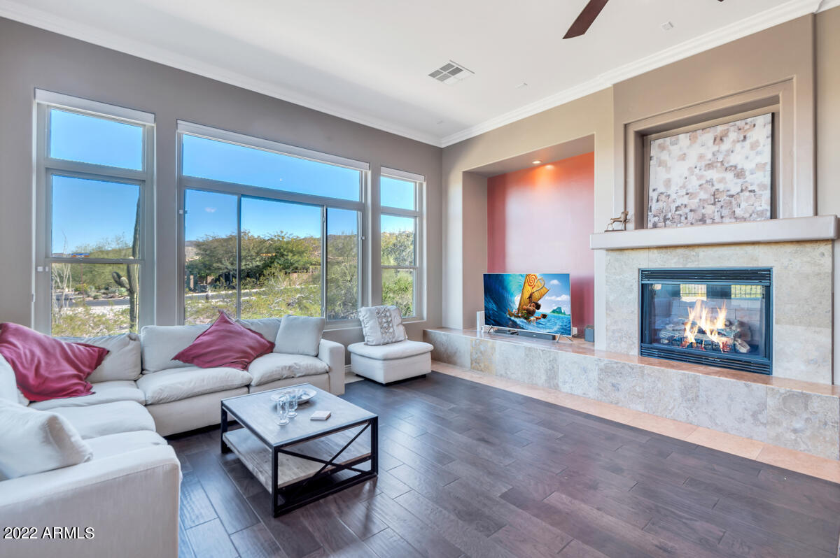 1725 West Pearce Road Phoenix, AZ 85041 - Photo 5 of 33 QPT_Photos_-_DSC_9444