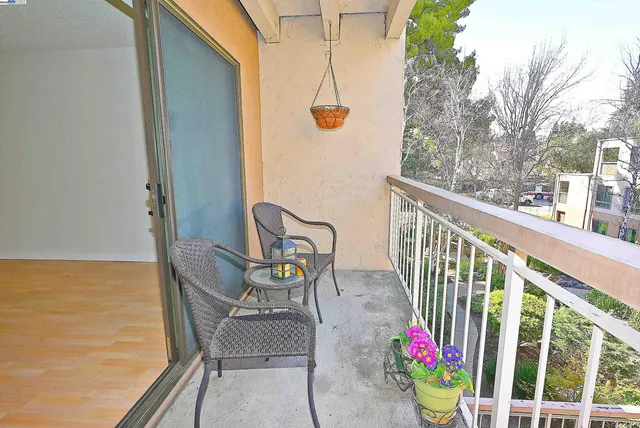 $270,000 | 320 North Civic Drive, Unit 307, Walnut Creek, CA 94596