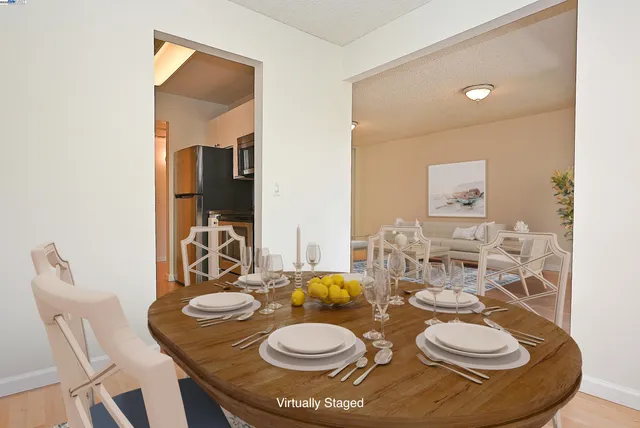 a table and chairs in a livingroom