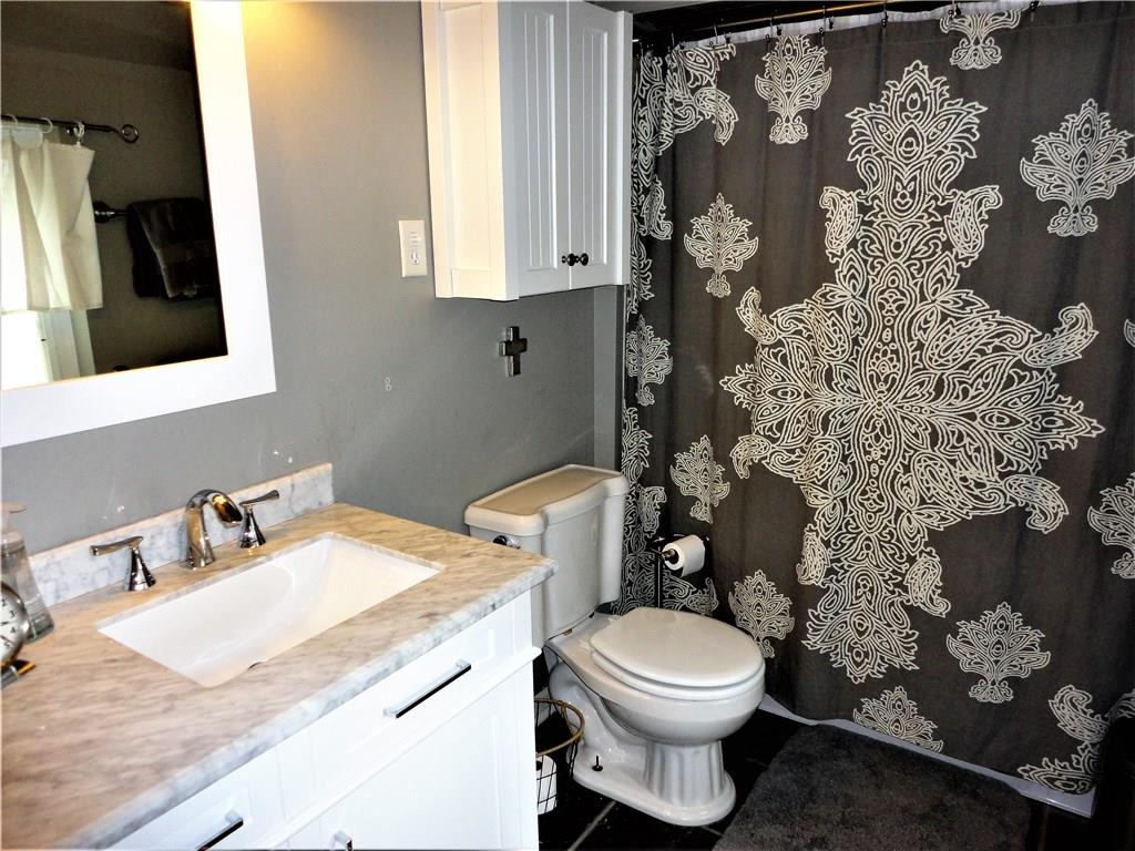 1710 Greentree Road Pittsburgh, PA 15220 - Photo 16 of 23 Gallery Image 16