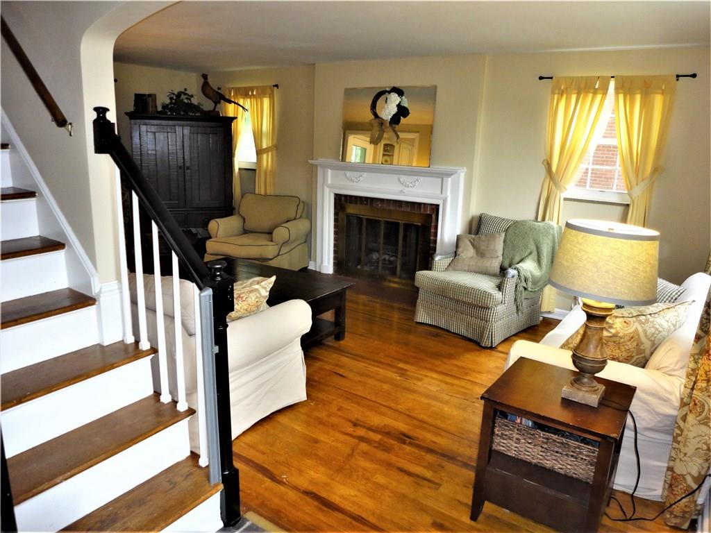 1710 Greentree Road Pittsburgh, PA 15220 - Photo 3 of 23 Gallery Image 3