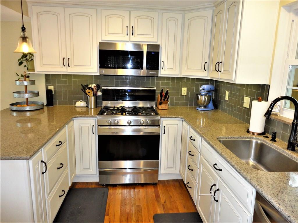 1710 Greentree Road Pittsburgh, PA 15220 - Photo 5 of 23 Gallery Image 5