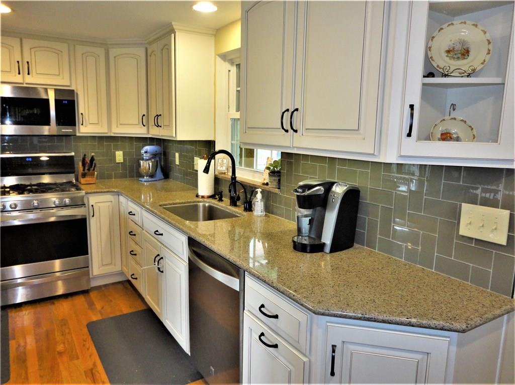 1710 Greentree Road Pittsburgh, PA 15220 - Photo 6 of 23 Gallery Image 6