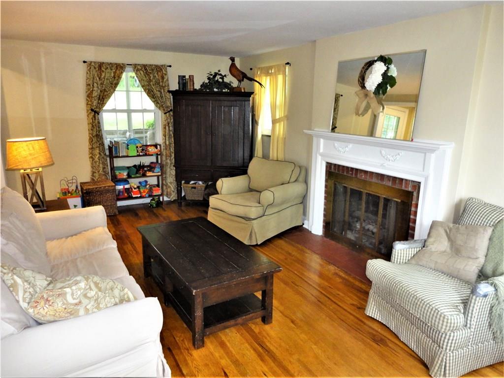 1710 Greentree Road Pittsburgh, PA 15220 - Photo 10 of 23 Gallery Image 10