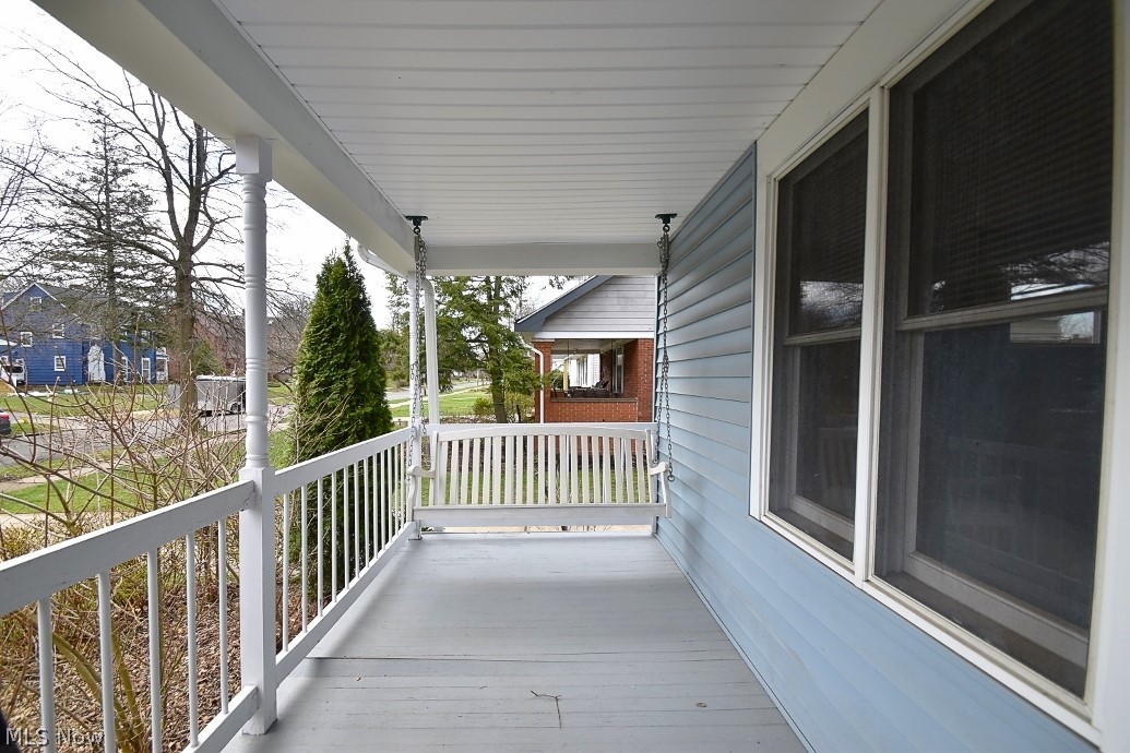 2472 Queenston Road Cleveland, OH 44118 - Photo 2 of 34 Gallery Image 2