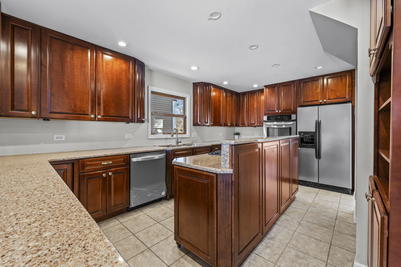 9 Edgewood Road Vernon Hills, IL 60061 - Photo 12 of 47