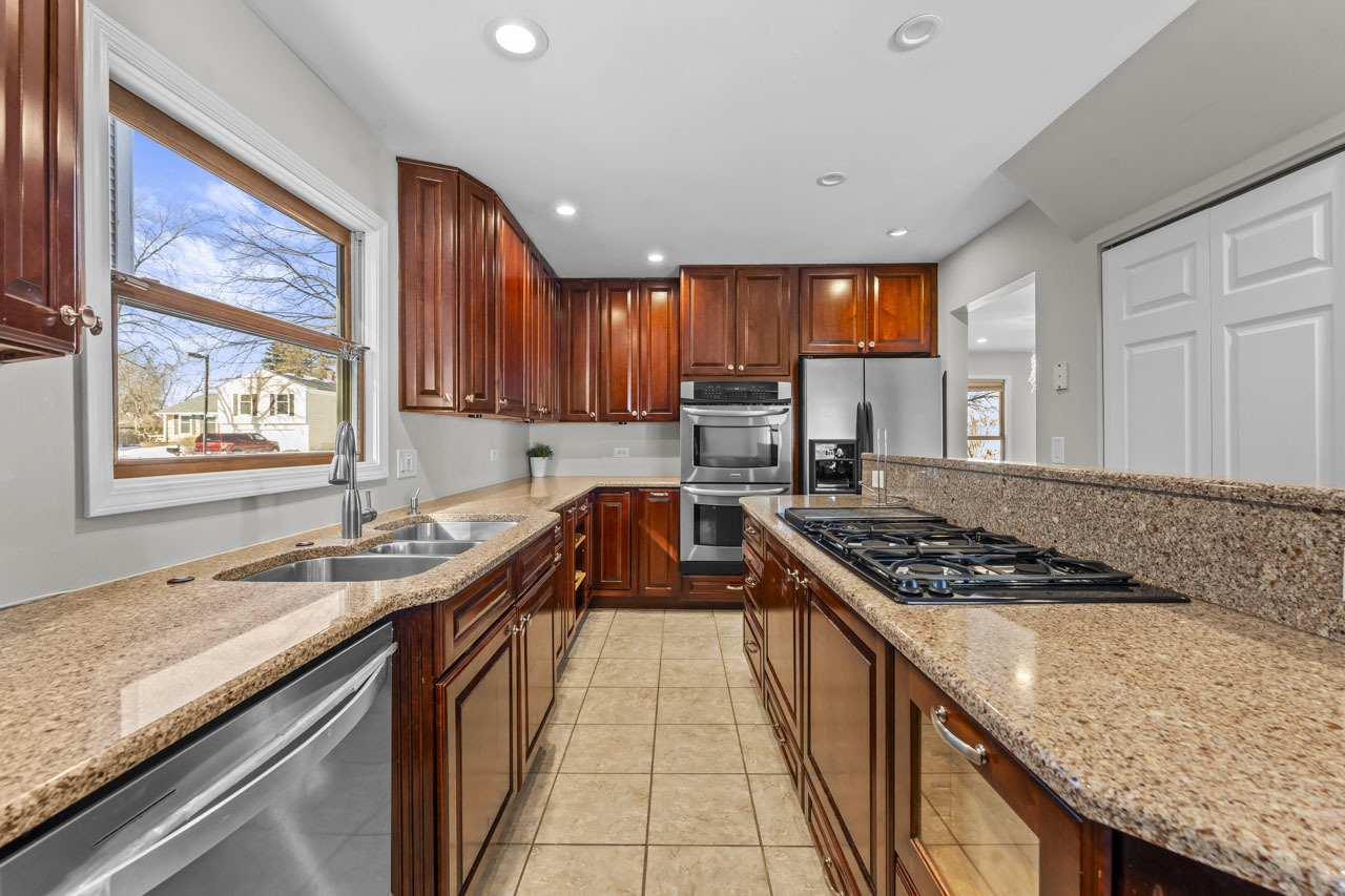 9 Edgewood Road Vernon Hills, IL 60061 - Photo 14 of 47