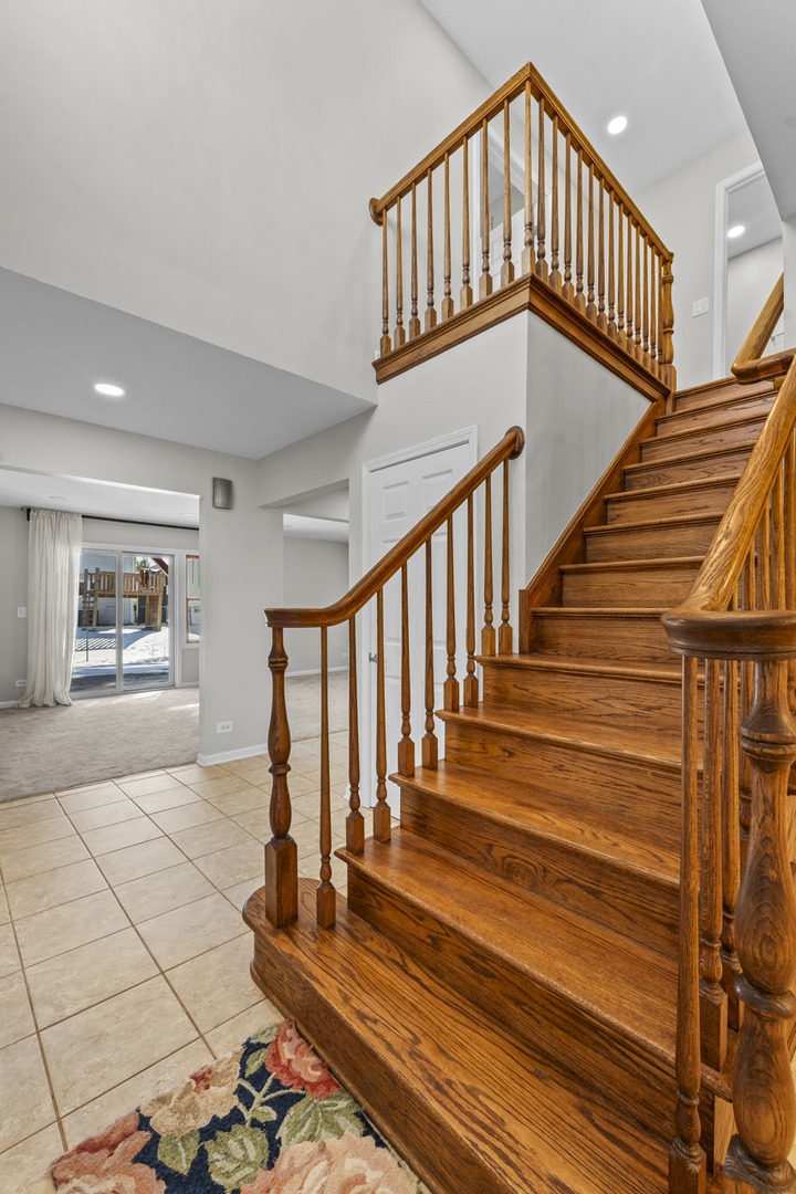 9 Edgewood Road Vernon Hills, IL 60061 - Photo 3 of 47