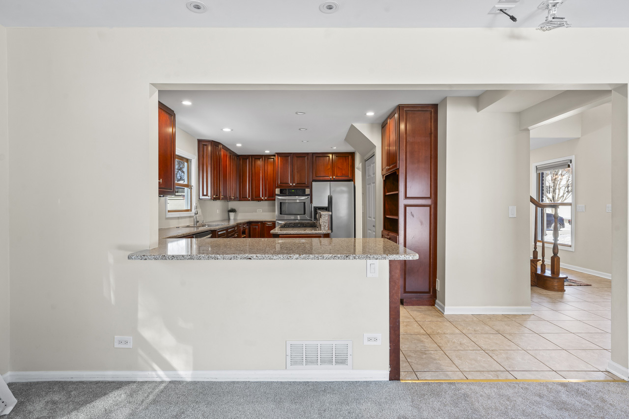 9 Edgewood Road Vernon Hills, IL 60061 - Photo 9 of 47